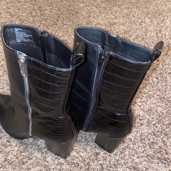 Black pointed toe block heels - Picture 2 of 5